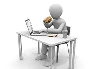 デスクでノートパソコンを操作しながら片手でハンバーガーを食べている白い3D人物のイラスト