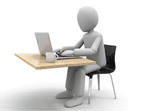 木目のデスクでノートパソコンを操作し、コーヒーを飲む白い3D人物のイラスト