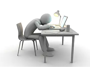 デスクライトのもとでノートパソコン前で居眠りをする白い3D人物のイラスト